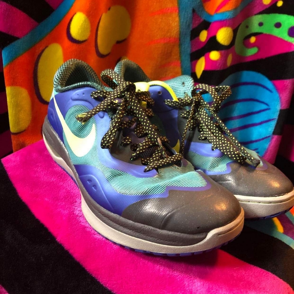 Men's Nike sneakers